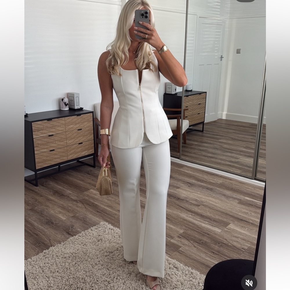 Spring /summer 🌺 NWT ZARA ZIPPER BUSTIER TOP  L
🚨 My prices are firm no discount - Picture 5 of 16